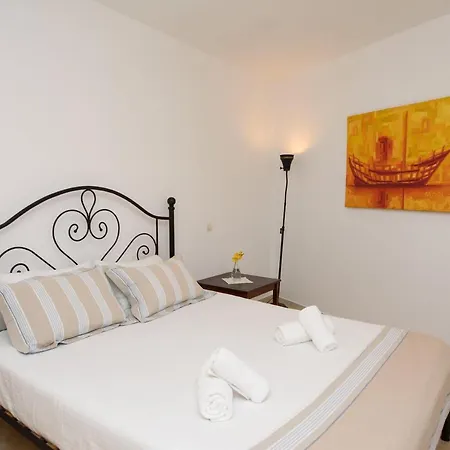 Uranos Hotel *